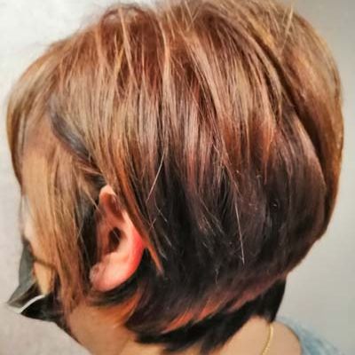 Ejemplo de trabajo de coloración para corte de pelo corto